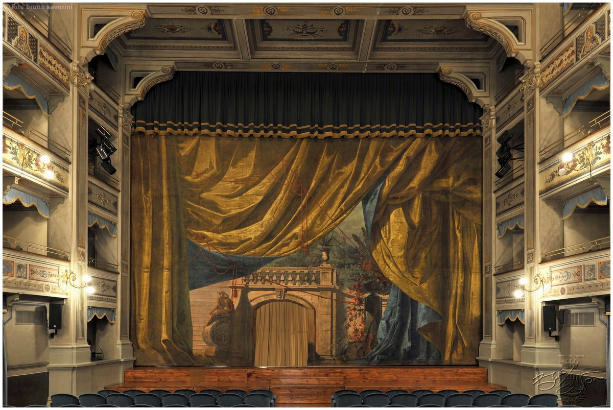 Teatro_la_nuova_fenice_-_sipario_storico