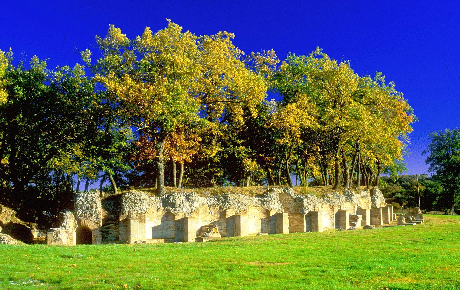 1920px-anfiteatro_urbs_salvia1