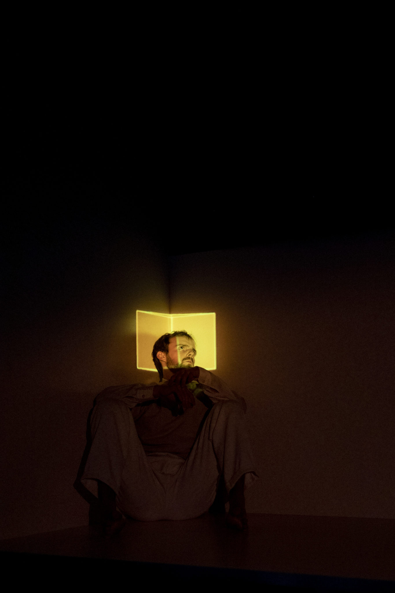 Fnd_aterballetto-microdanze-afterimage-chor.-philippe-kratz-dancer-thomas-van-de-ven-palazzo-da-mosto-ph-alice-vacondio-5